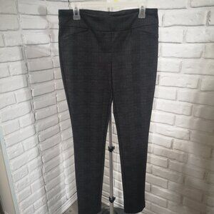 Dalia Ladies Size 8 Dark Grey & Black Plaid Narrow Legs Pull On Style Pants